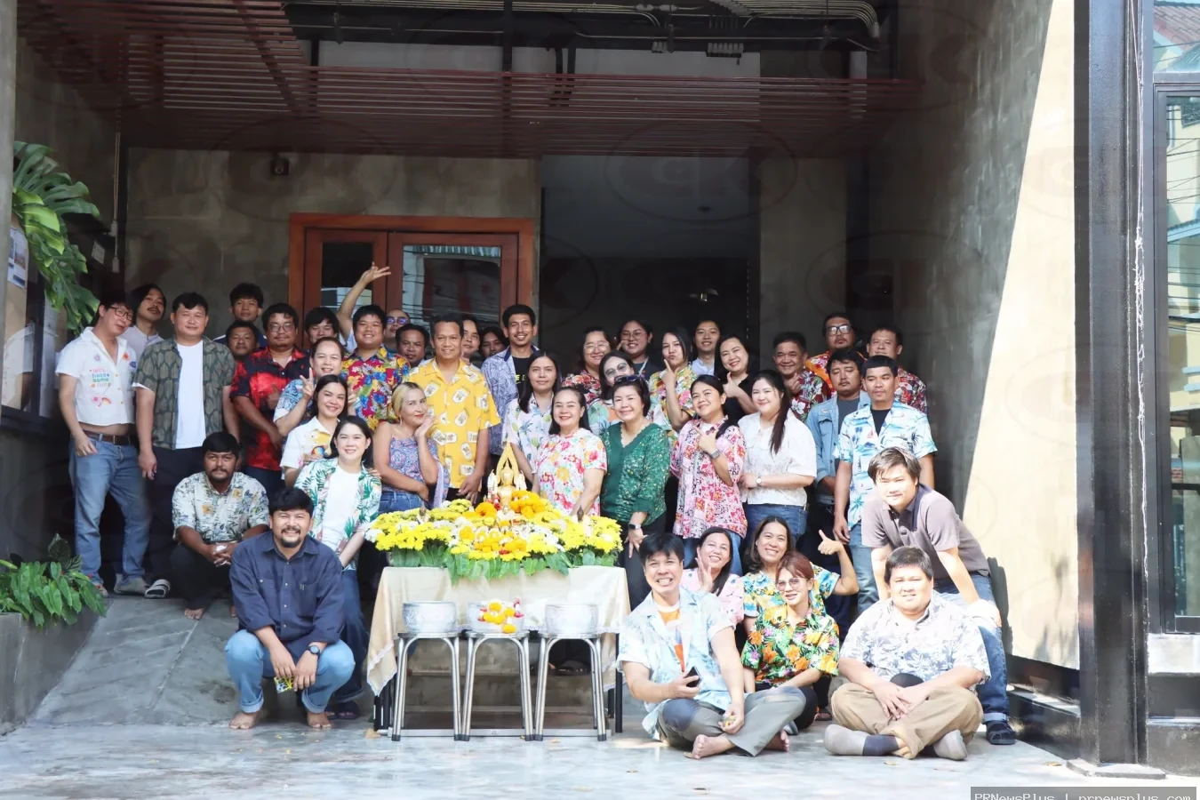 ซีเอเค อินเตอร์เนชั่นแนล จัดพิธีสรงน้ำพระพุทธรูปและรดน้ำดำหัวขอพรผู้บริหาร